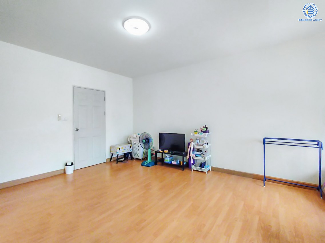 *****ทาวน์เฮ้าส์มือสองกรุงเทพมหานคร โครงการ ณราธร สุวินทวงศ์ เนื้อที่ 18 ตร.ว. ฟังก์ชัน 2 ห้องนอน 2 ห้องน้ำ บ้านสวย น่าอยู่มาก บนทำเลแห่งการเดินทาง เชื่อมต่อ ถนนสุวินทวงศ์, ถนนรามคำแหง, ถนนสุขาภิบาล 3, ถนนร่มเกล้า ใกล้รถไฟฟ้าสายสีส้ม "สถานีแยกร่มเกล้า" จองเลย!